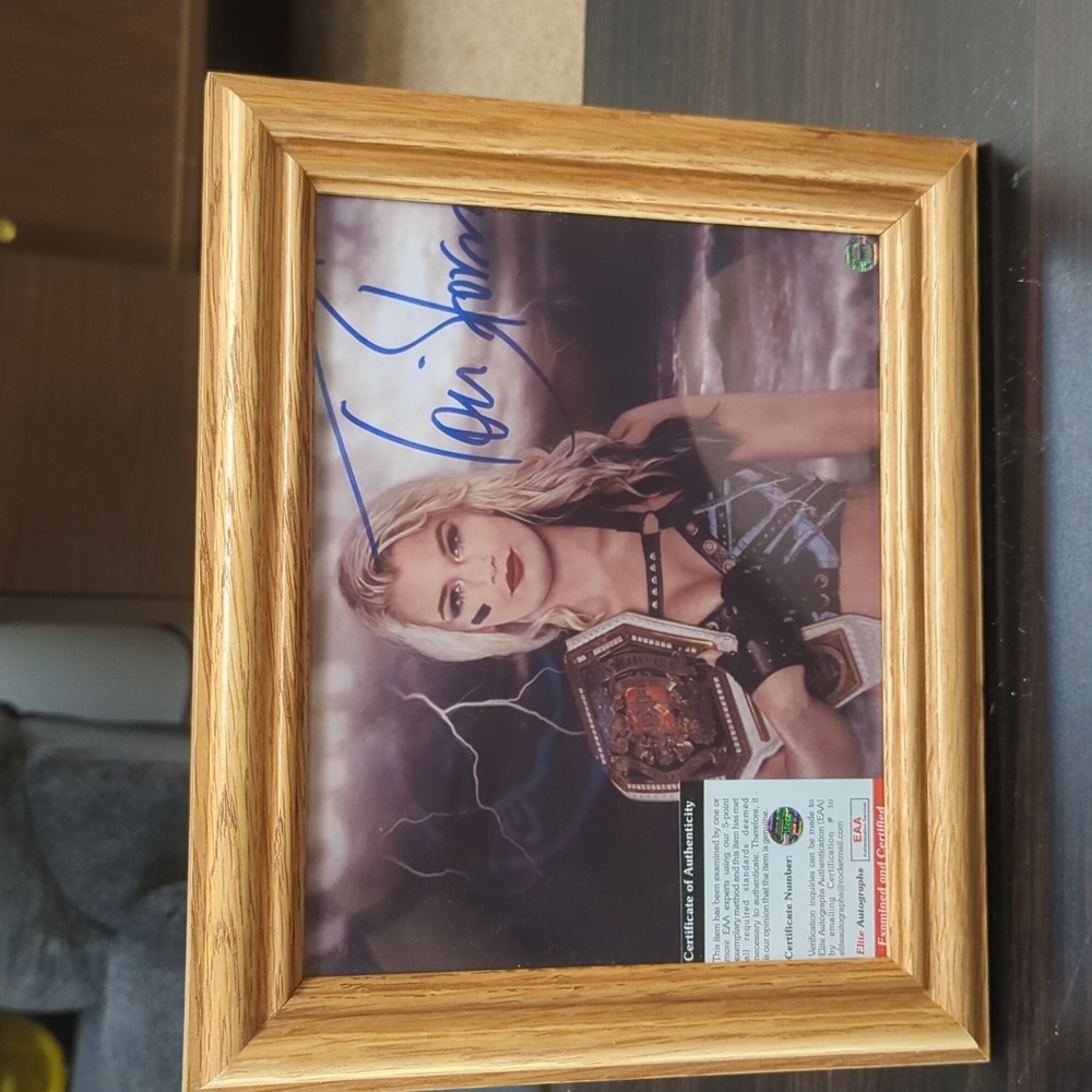 Toni Storm AEW World Champion (8 X 10)COA included